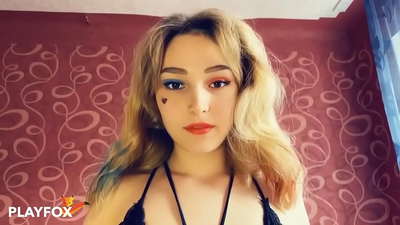 Магични очила за виртуелна реалност ми овозможија секс со Харли Квин