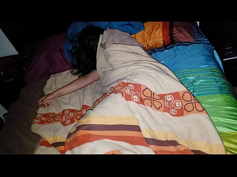 ❤️ Посинок ја кара својата млада маќеа додека таа спие. Порно видео на порно mk.com-pornzog.ru ﹏